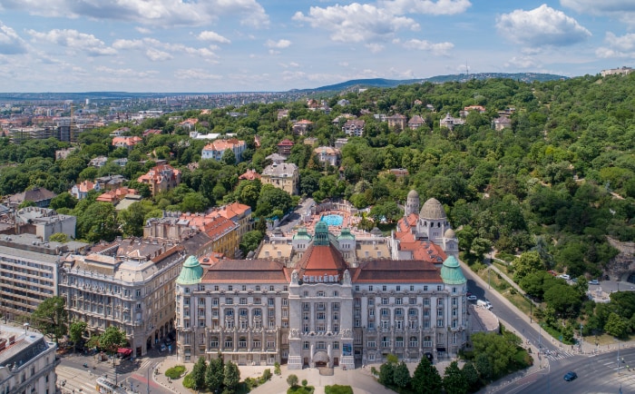 Das wunderschöne Hotel liegt im Stadtteil Buda in der Nähe der Freiheitsbrücke. &copy; Mandarin Oriental / Tamás Bujnovszky