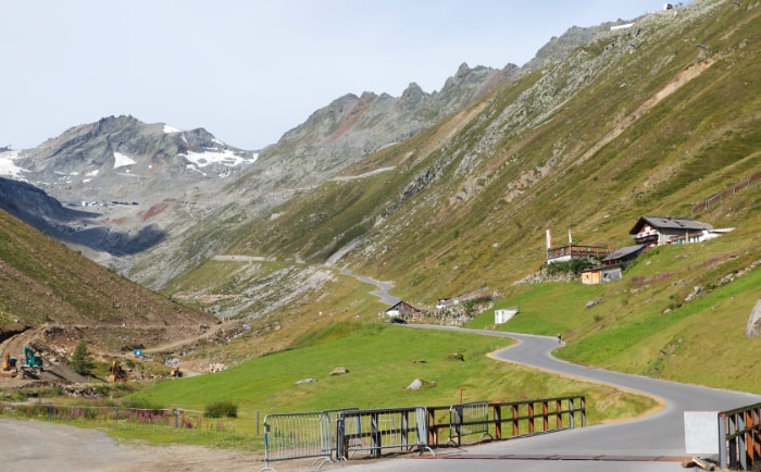 Auffahrt zum Tiefenbacher Gletscher: Auch hier verfolgte 007 Bösewichte. © Martin Dichler Auffahrt zum Tiefenbacher Gletscher: Auch hier verfolgte 007 Bösewichte. © Martin Dichler