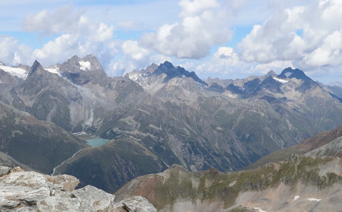 Gleich mehrere Dreitausender umgeben Salden. &copy; Martin Dichler