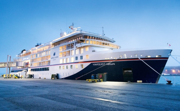 Das kleine Expeditionsschiff Hanseatic Nature. &copy; Hapag-Lloyd Cruises/Jan Konitzki