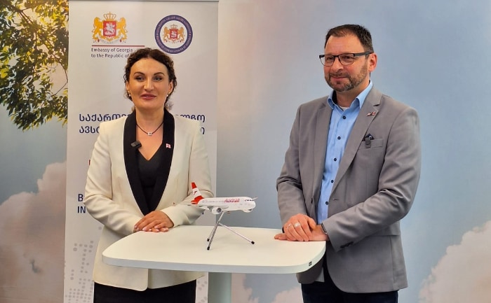 Ketevan Tsikhelashvili, Botschafterin von Georgien in Österreich und Stephan Linhart, Leiter Sales Eastern Europe & Israel bei Austrian Airlines. &copy; Botschaft von Georgien in der Republik Österreich 