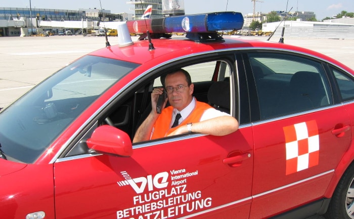 Gerhard Gruber war viele Jahre lang als Flughafen-Betriebsleiter tätig. © Sammlung Gerhard Gruber Gerhard Gruber war viele Jahre lang als Flughafen-Betriebsleiter tätig. © Sammlung Gerhard Gruber