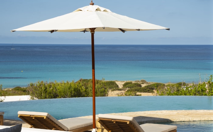 Blick vom Pool in Richtung Meer. &copy; Marugal Hotel Management