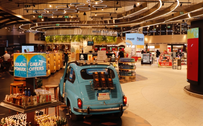 Natürlich darf auch ein großzügiger Duty Free Shop nicht fehlen. © Martin Dichler Natürlich darf auch ein großzügiger Duty Free Shop nicht fehlen. © Martin Dichler