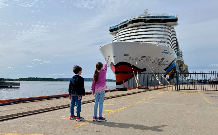 Eine Reise mit dem Kreuzfahrtschiff ist für Kinder auf jeden Fall ein Abenteuer! &copy; ReiseInsider
