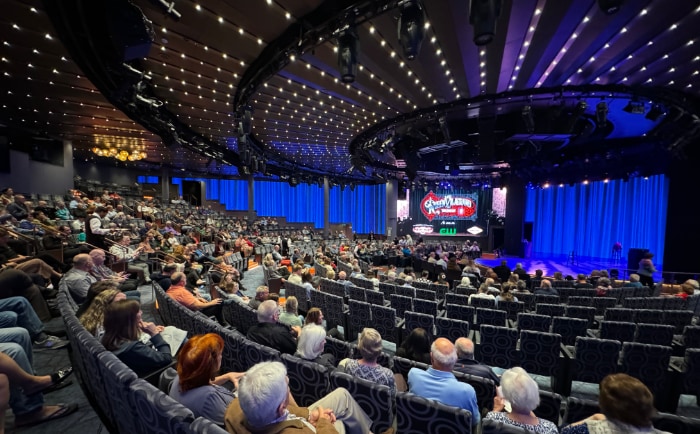 Die beeindruckende World Stage in der Nieuw Statendam. &copy; ReiseInsider