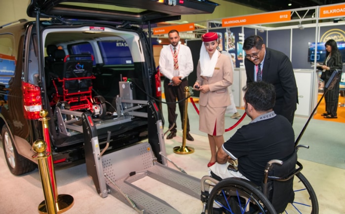 Vorerst nur für First- und Business Class: Transportservice mit speziellem Van. © Emirates Vorerst nur für First- und Business Class: Transportservice mit speziellem Van. © Emirates