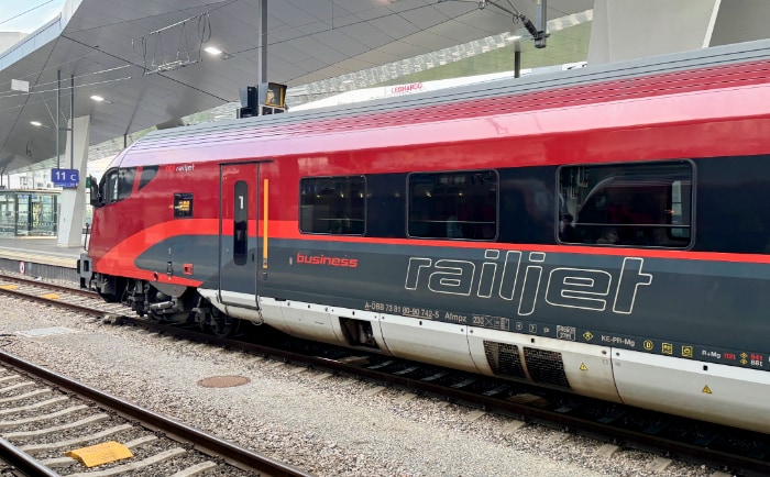 Der Railjet stellt die wichtigste Säule im Fernverkehr dar. &copy; ReiseInsider