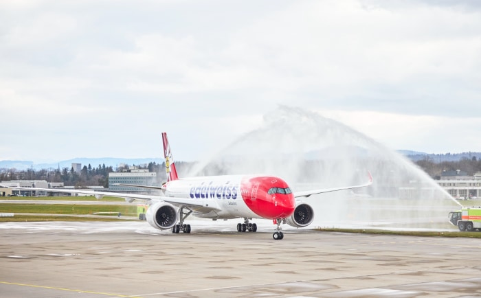 Wasserfontänen für den ersten Airbus A350 von Edelweiss. &copy; Edelweiss