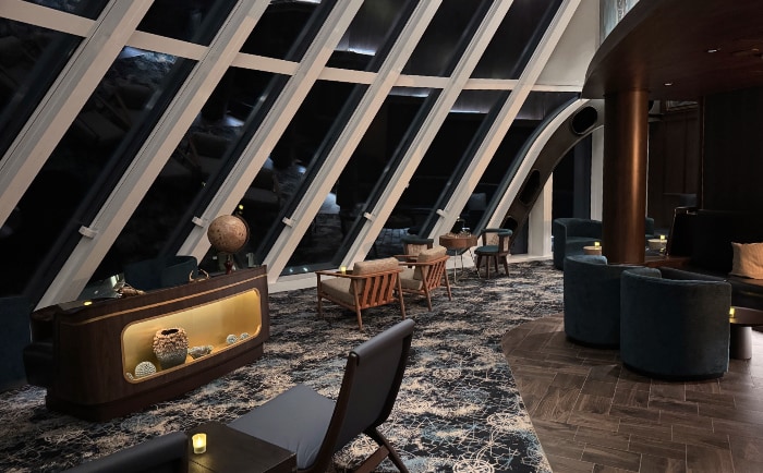 Elegantes Interieur in der Captain's Bar. &copy; ReiseInsider