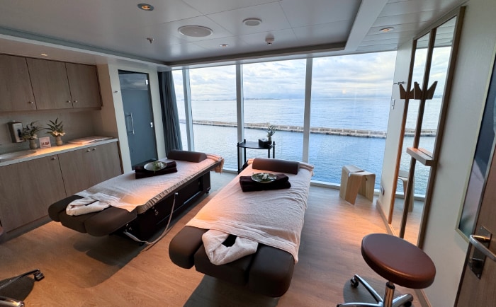Massage mit Aussicht im großen Spa-Bereich. &copy; ReiseInsider