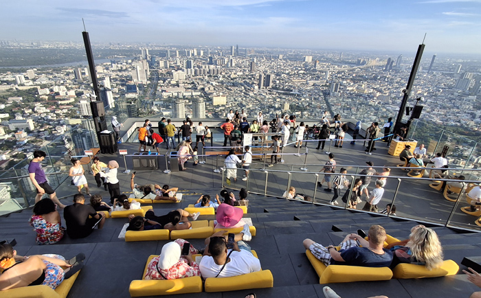 Phantastischer Ausblick vom King Power Mahakhon Tower. &copy; Martin Dichler