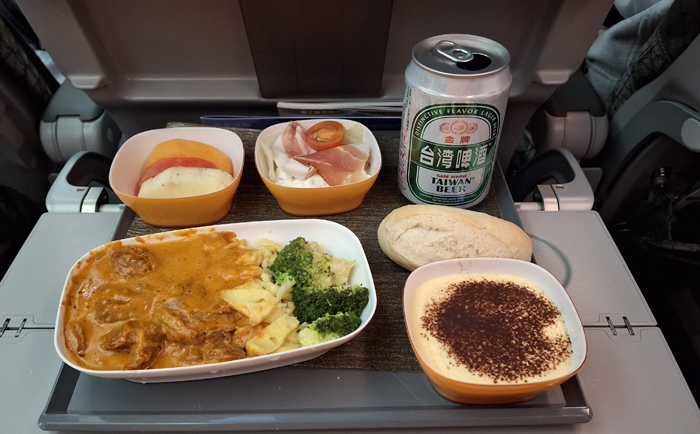 Leckeres Essen in der Economy Class aus dem Hause Do & Co. &copy; Martin Dichler
