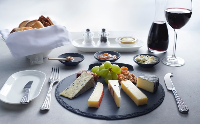 Neue Käseplatte in der Emirates First Class. &copy; Emirates