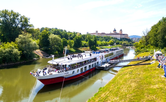Die Celina ist knapp 127 Meter lang und bietet Platz für bis zu 176 Passagiere. &copy; Nicko Cruises