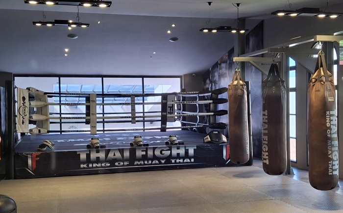 Im Gym kann man sich ins Metier des Thaiboxens einführen lassen. &copy; Martin Dichler