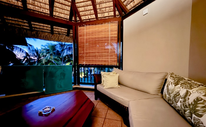 Die überdachte Terrasse der Junior Suite. &copy; ReiseInsider