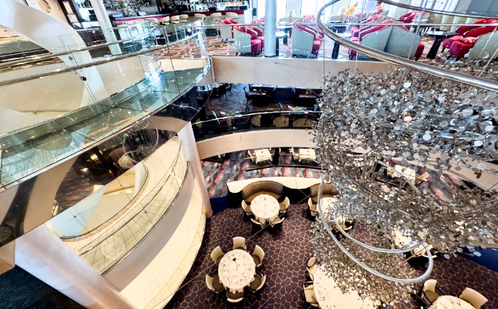 Von oben nach unten: Schau Bar, Atlantik - Mediterran und Atlantik - Klassik. &copy; ReiseInsider