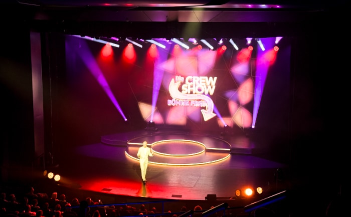 Eines der Highlights: Crew Show im Theater. &copy; ReiseInsider
