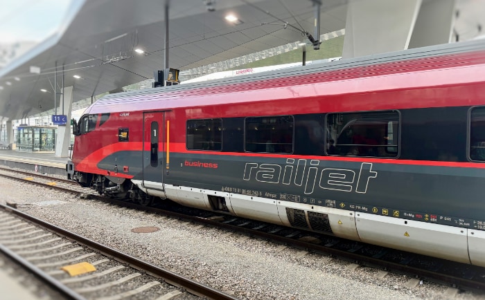 Railjet-Fernverkehrszug der ÖBB. © ReiseInsider Railjet-Fernverkehrszug der ÖBB. © ReiseInsider