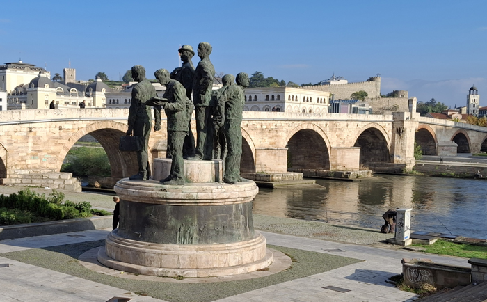 Die alte Steinbrücke ist das Wahrzeichen von Skopje. © Martin Dichler Die alte Steinbrücke ist das Wahrzeichen von Skopje. © Martin Dichler