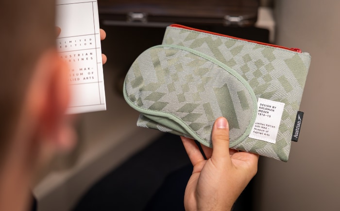 Der Universalkünstler Koloman Moser (1868-1918), von dem dieses Design stammt, gilt als einer der Wegbereiter der Wiener Moderne. © Austrian Airlines / SD Der Universalkünstler Koloman Moser (1868-1918), von dem dieses Design stammt, gilt als einer der Wegbereiter der Wiener Moderne. © Austrian Airlines / SD