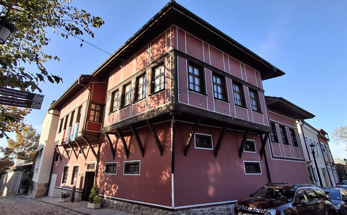 Bunte Herrenhäuser an allen Ecken und Enden der Stadt. &copy; Martin Dichler