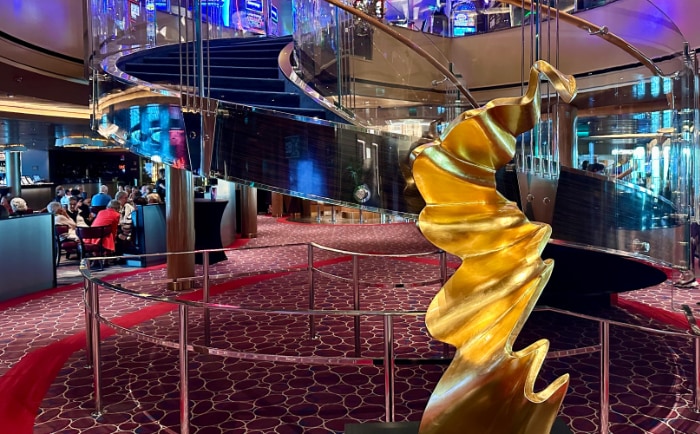 Elegantes Interieur auf der Rotterdam. &copy; Brigitte Jafarmadar