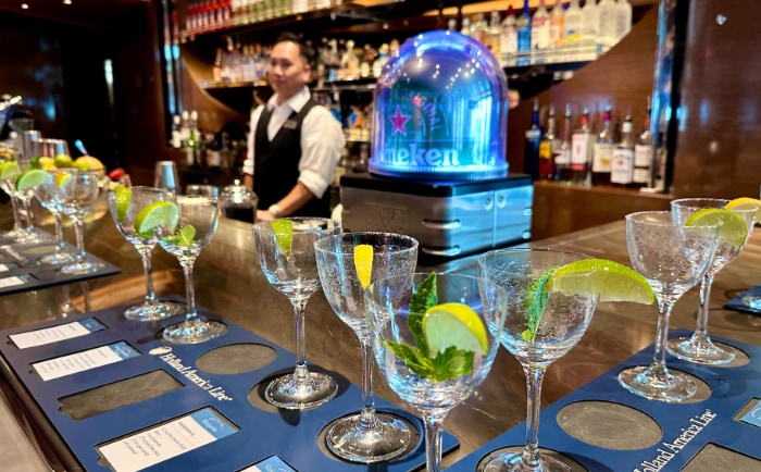 Mixology Class an Bord der Rotterdam. &copy; Brigitte Jafarmadar