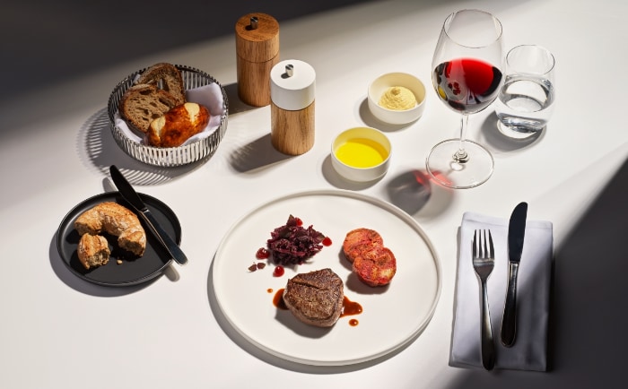 Rindsfilet mit Sternanisjus als Beispiel für einen First-Class-Hauptgang. &copy; Swiss