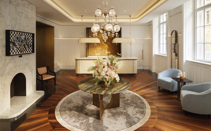 Die zurückhaltend-elegante Rezeption mit Jugendstil-Anleihen. &copy; Mandarin Oriental