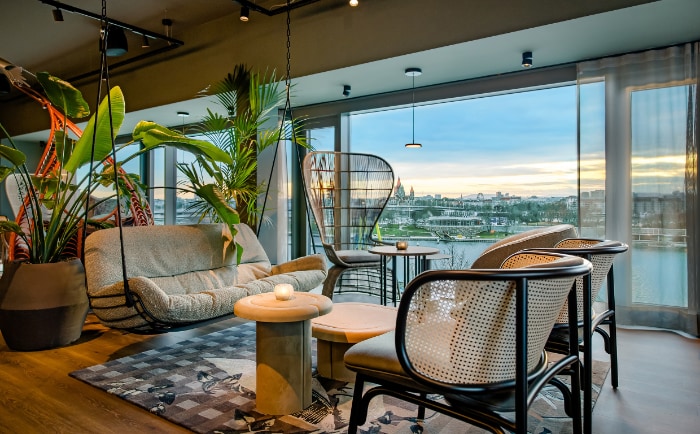 Nah am Wasser gebaut: Motel One Wien-Donau City. © Motel One Nah am Wasser gebaut: Motel One Wien-Donau City. © Motel One