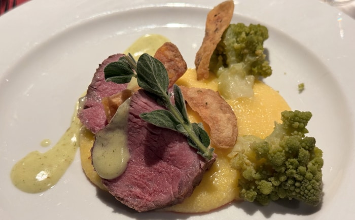 Herzhafte Hauptspeise beim Abendessen. © ReiseInsider Herzhafte Hauptspeise beim Abendessen. © ReiseInsider