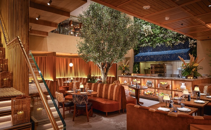 Auch im Restaurant Lavo gibt es einen Baum. &copy; 2026 Hilton