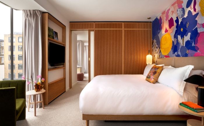 Eine Suite im BoTree London. &copy; 2026 Hilton