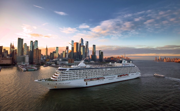 Die Crystal Serenity im Hudson River vor der Skyline von New York. © Crystal Die Crystal Serenity im Hudson River vor der Skyline von New York. © Crystal