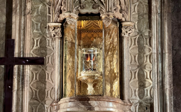 Der Heilige Gral wird in einer Seitenkapelle der Kathedrale aufbewahrt. © ReiseInsider Der Heilige Gral wird in einer Seitenkapelle der Kathedrale aufbewahrt. © ReiseInsider
