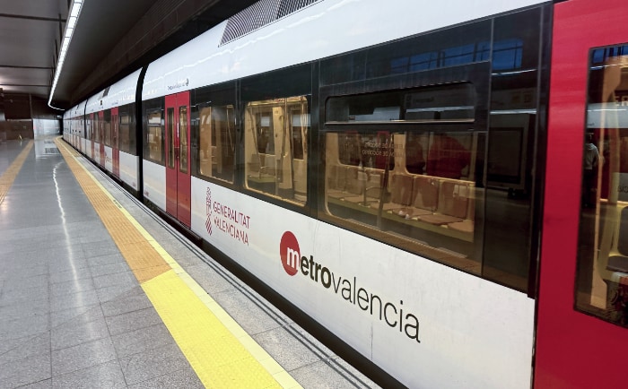 Mit der Metro kommt man in gut 20 Minuten vom Flughafen in die Innenstadt. © ReiseInsider Mit der Metro kommt man in gut 20 Minuten vom Flughafen in die Innenstadt. © ReiseInsider