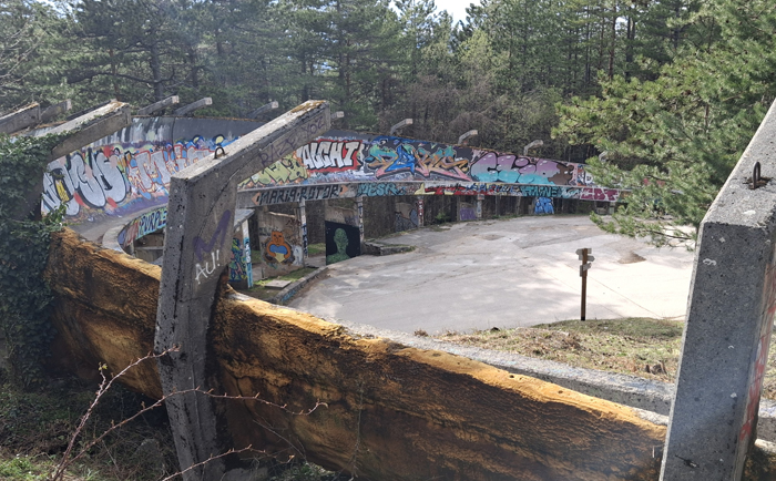 Am Hausberg von Sarajevo befindet sich die ehemalige Olympia-Bob- und Rodelbahn. &copy; Martin Dichler