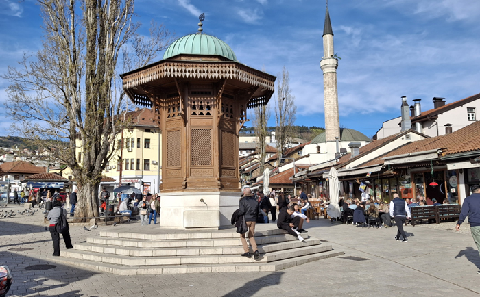 Ein Wahrzeichen der Stadt: Des Sebiljbrunnen. &copy; Martin Dichler