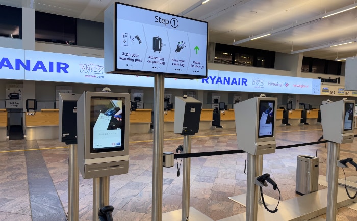 Self-Check-In-Schalter von Ryanair am Flughafen Wien. &copy; ReiseInsider