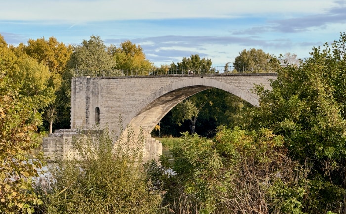 Von der besungenen "Pont d'Avignon" ist nicht mehr viel übrig. &copy; ReiseInsider