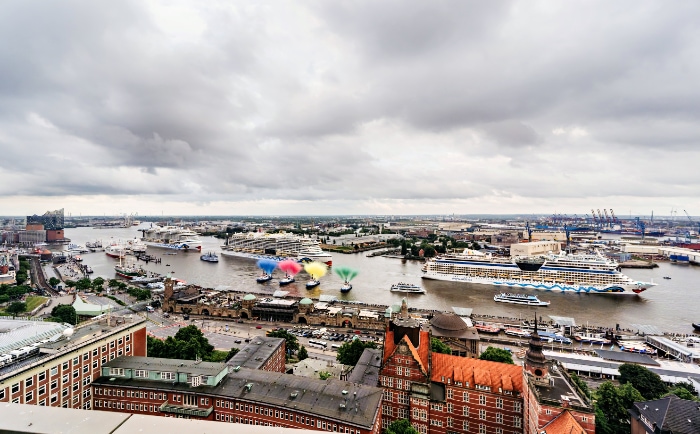 AIDAperla, AIDAprima und AIDAsol fuhren zur Feier in Hamburg gemeinsam eine Schiffsparade. © CH Lietzmann / Aida Cruises AIDAperla, AIDAprima und AIDAsol fuhren zur Feier in Hamburg gemeinsam eine Schiffsparade. © CH Lietzmann / Aida Cruises