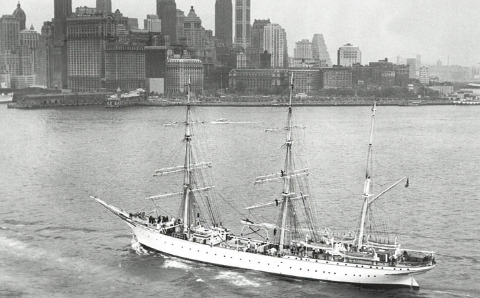 Die Staatsrad Lehmkuhl in den 1950er-Jahren vor New York © Staatsrad Lehmkuhl Foundation Die Staatsrad Lehmkuhl in den 1950er-Jahren vor New York © Staatsrad Lehmkuhl Foundation