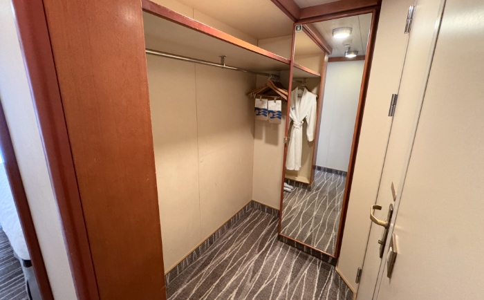 In der getesteten Kabine gab es auch eine begehbare Garderobe. &copy; ReiseInsider