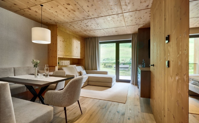 Eine der neuen Natur-Suiten im Hotel Alpenhof. &copy; Hotel Alpenhof