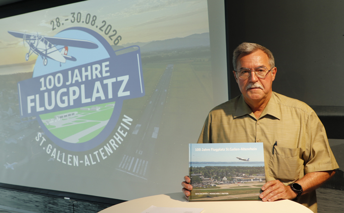 Autor Hansjörg Bürgi präsentiert sein Buch zum Jubiläum. © Martin Dichler Autor Hansjörg Bürgi präsentiert sein Buch zum Jubiläum. © Martin Dichler