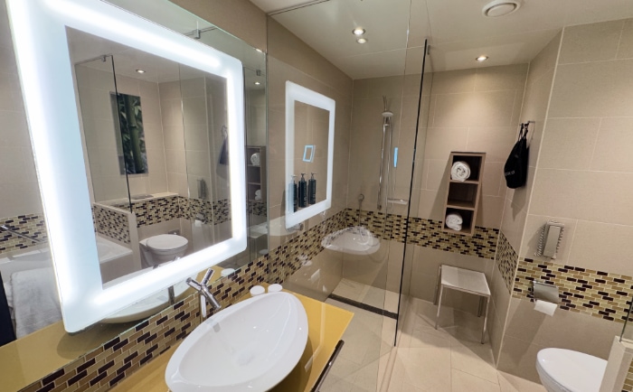 Großzügiges Bad im Standard-Zimmer. © ReiseInsider Großzügiges Bad im Standard-Zimmer. © ReiseInsider