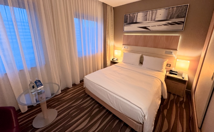 Queen Size Bed mit bequemen Kissen. © ReiseInsider Queen Size Bed mit bequemen Kissen. © ReiseInsider